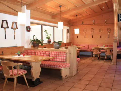 Der Gastraum im gemütlichen Tennisstüble.